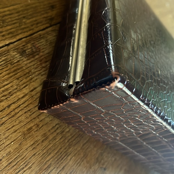 Vintage Crocodile Pattern Handbag - Picture 4 of 7